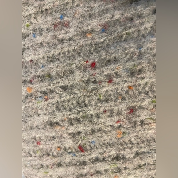 Women’s Medium Chelsea & Violet Soft Gray Sweater - Picture 3 of 5